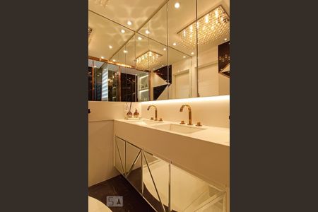 Apartamento à venda com 168m², 3 quartos e 3 vagas Apartamento à venda com 168m², 3 quartos e 3 vagasBanheiro suíte master