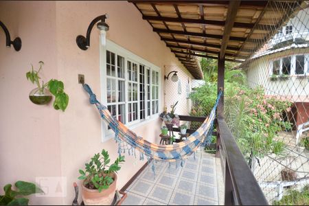 Casa de condomínio à venda com 1000m², 4 quartos e 2 vagasVaranda