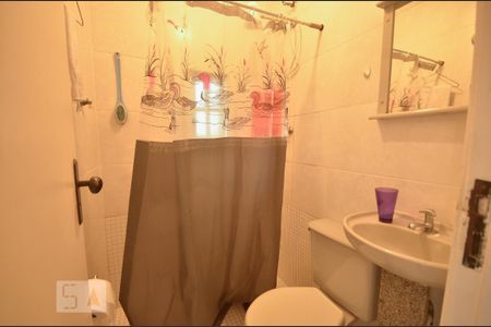 Casa de condomínio à venda com 1000m², 4 quartos e 2 vagasBanheiro de Serviço