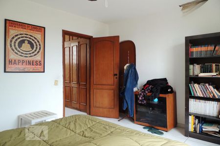 Casa à venda com 645m², 4 quartos e 5 vagasQuarto 2 - Suíte 