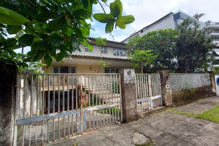 Casa à venda com 645m², 4 quartos e 5 vagasFachada 