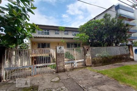 Casa à venda com 645m², 4 quartos e 5 vagasFachada 