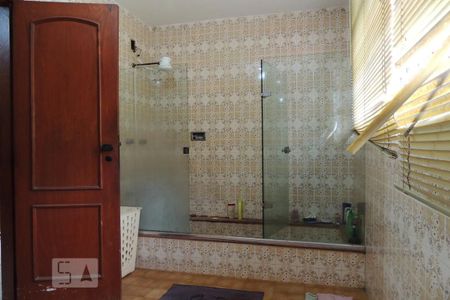 Casa à venda com 645m², 4 quartos e 5 vagasBanheiro da Suíte 4