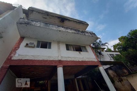 Casa à venda com 645m², 4 quartos e 5 vagasÁrea Externa 