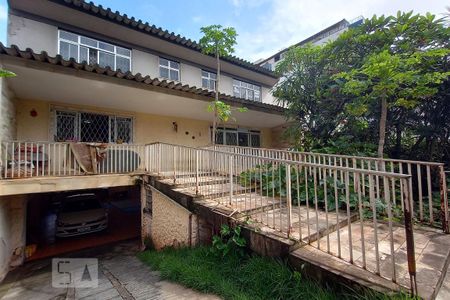 Casa à venda com 645m², 4 quartos e 5 vagasFachada 