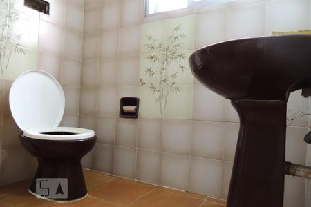 Casa à venda com 645m², 4 quartos e 5 vagasBanheiro social 