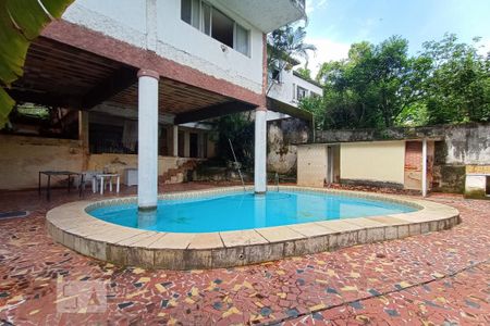 Casa à venda com 645m², 4 quartos e 5 vagasPiscina