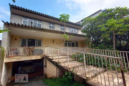 Casa à venda com 645m², 4 quartos e 5 vagasFachada 