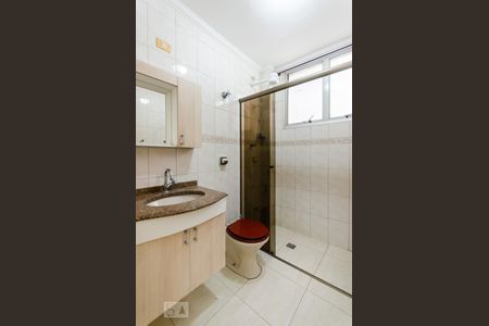 Banheiro de apartamento para alugar com 1 quarto, 46m² em Itararé, Santos