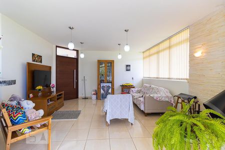 Sala de estar de casa à venda com 3 quartos, 250m² em Conjunto Habitacional Vila Santana (sousas), Campinas