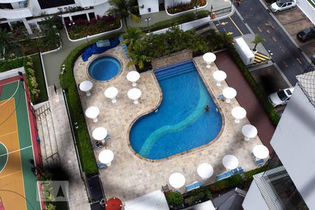 Apartamento à venda com 70m², 2 quartos e 2 vagasÁrea comum - Piscina