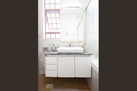 Casa à venda com 351m², 4 quartos e 4 vagasBanheiro da Suíte