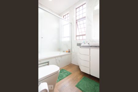 Casa à venda com 351m², 4 quartos e 4 vagasBanheiro