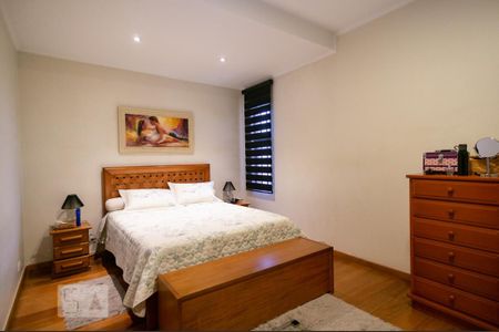 Casa à venda com 351m², 4 quartos e 4 vagasSuíte