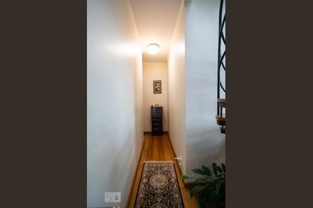 Casa à venda com 351m², 4 quartos e 4 vagasCorredor