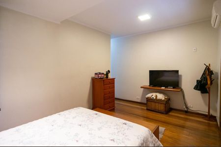 Casa à venda com 351m², 4 quartos e 4 vagasSuíte