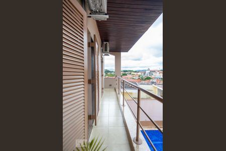 Casa à venda com 351m², 4 quartos e 4 vagasVaranda
