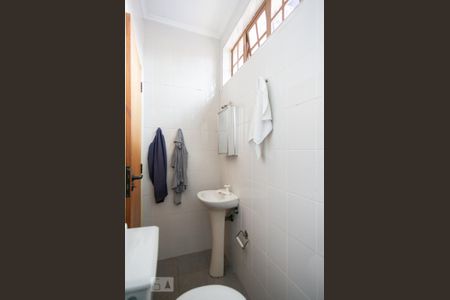 Casa à venda com 351m², 4 quartos e 4 vagasBanheiro de Serviço