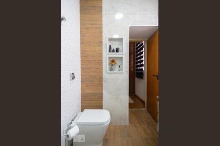 Casa à venda com 351m², 4 quartos e 4 vagasBanheiro da Suíte