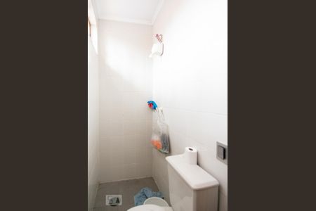 Casa à venda com 351m², 4 quartos e 4 vagasBanheiro de Serviço