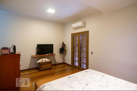 Casa à venda com 351m², 4 quartos e 4 vagasSuíte