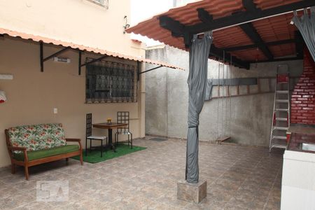 Casa à venda com 233m², 4 quartos e 1 vagaQuintal