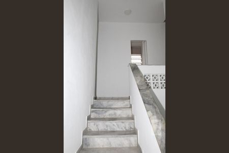 Casa à venda com 233m², 4 quartos e 1 vagaEscada