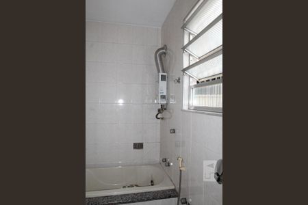 Casa à venda com 233m², 4 quartos e 1 vagaBanheiro 2