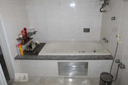 Casa à venda com 233m², 4 quartos e 1 vagaBanheiro 2