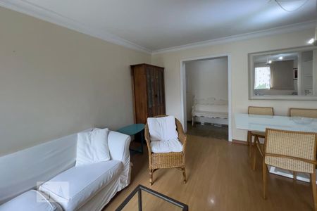 Sala de apartamento à venda com 2 quartos, 75m² em Vila Olímpia, São Paulo