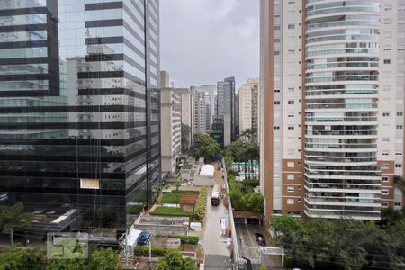 Vista de apartamento à venda com 2 quartos, 75m² em Vila Olímpia, São Paulo