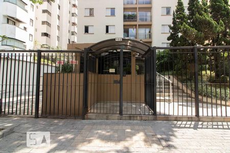 Apartamento para alugar com 75m², 2 quartos e 1 vagaFachada