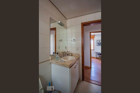 Apartamento à venda com 202m², 4 quartos e 5 vagasBanheiro