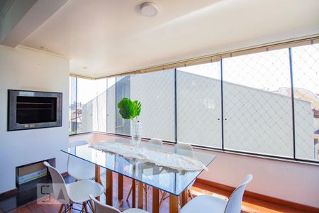 Apartamento à venda com 202m², 4 quartos e 5 vagasCozinha com churrasqueira