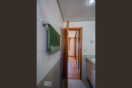 Apartamento à venda com 202m², 4 quartos e 5 vagasBanheiro da Suíte