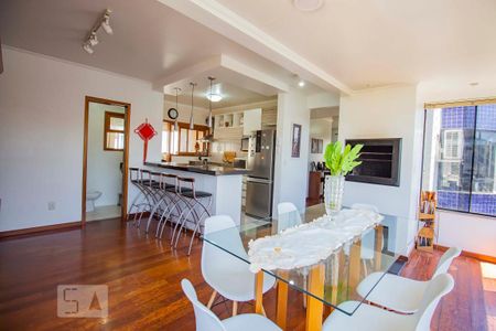 Apartamento à venda com 202m², 4 quartos e 5 vagasCozinha com churrasqueira