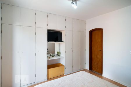 Casa para alugar com 315m², 4 quartos e 5 vagas Casa para alugar com 315m², 4 quartos e 5 vagasQuarto 3 - Suíte