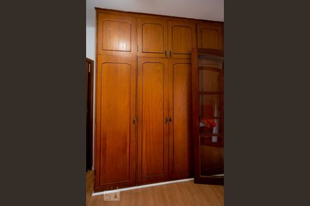 Casa para alugar com 315m², 4 quartos e 5 vagas Casa para alugar com 315m², 4 quartos e 5 vagasQuarto 2 - Suíte