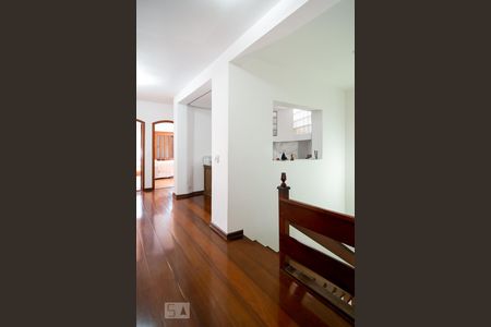 Casa para alugar com 315m², 4 quartos e 5 vagas Casa para alugar com 315m², 4 quartos e 5 vagasRoupeiro Corredor