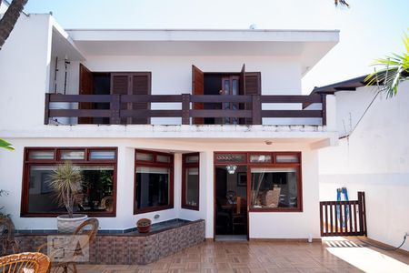 Casa para alugar com 315m², 4 quartos e 5 vagas Casa para alugar com 315m², 4 quartos e 5 vagasÁrea Externa