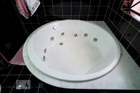 Casa para alugar com 315m², 4 quartos e 5 vagas Casa para alugar com 315m², 4 quartos e 5 vagasBanheiro Quarto 4 - Suíte