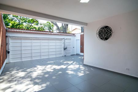 Casa para alugar com 315m², 4 quartos e 5 vagas Casa para alugar com 315m², 4 quartos e 5 vagasGaragem
