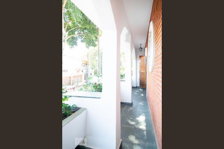 Casa para alugar com 315m², 4 quartos e 5 vagas Casa para alugar com 315m², 4 quartos e 5 vagasVaranda - Quarto 1 e 2