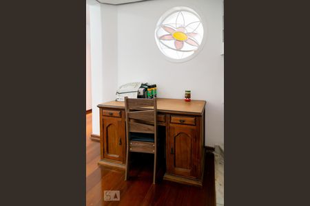 Casa para alugar com 315m², 4 quartos e 5 vagas Casa para alugar com 315m², 4 quartos e 5 vagasSala Íntima - Lareira