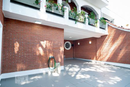 Casa para alugar com 315m², 4 quartos e 5 vagas Casa para alugar com 315m², 4 quartos e 5 vagasGaragem