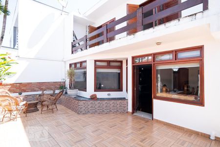 Casa para alugar com 315m², 4 quartos e 5 vagas Casa para alugar com 315m², 4 quartos e 5 vagasÁrea Externa