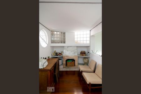 Casa para alugar com 315m², 4 quartos e 5 vagas Casa para alugar com 315m², 4 quartos e 5 vagasSala Íntima - Lareira