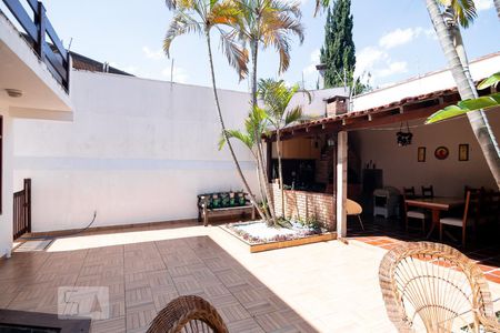 Casa para alugar com 315m², 4 quartos e 5 vagas Casa para alugar com 315m², 4 quartos e 5 vagasÁrea Externa