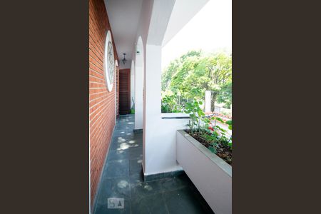 Casa para alugar com 315m², 4 quartos e 5 vagas Casa para alugar com 315m², 4 quartos e 5 vagasVaranda - Quarto 1 e 2