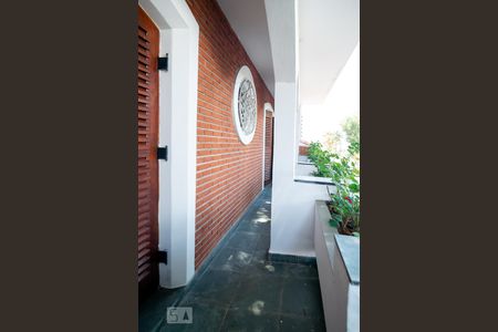 Casa para alugar com 315m², 4 quartos e 5 vagas Casa para alugar com 315m², 4 quartos e 5 vagasVaranda - Quarto 1 e 2